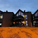 Skaidi Logde- 3 Bedroom Near Salomon River And Golf Course Leilighet